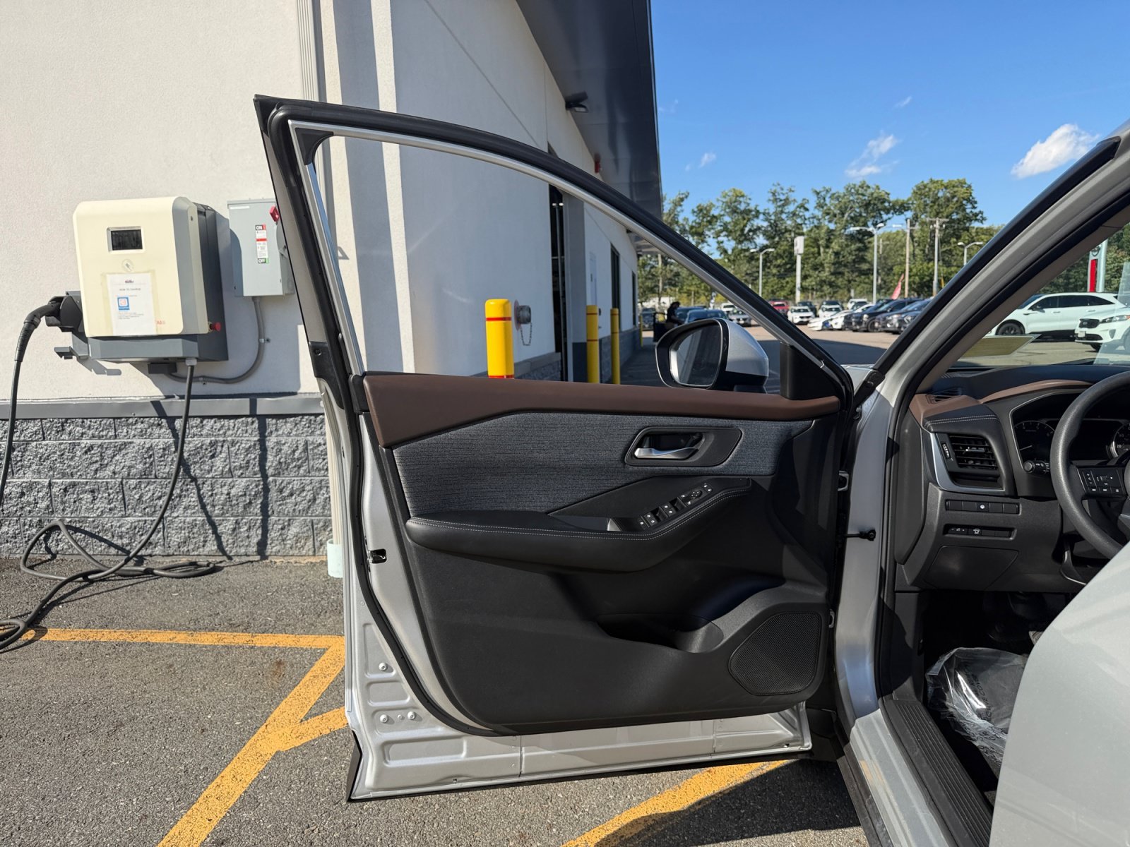 Used 2023 Brilliant Silver Metallic Nissan SV image 26