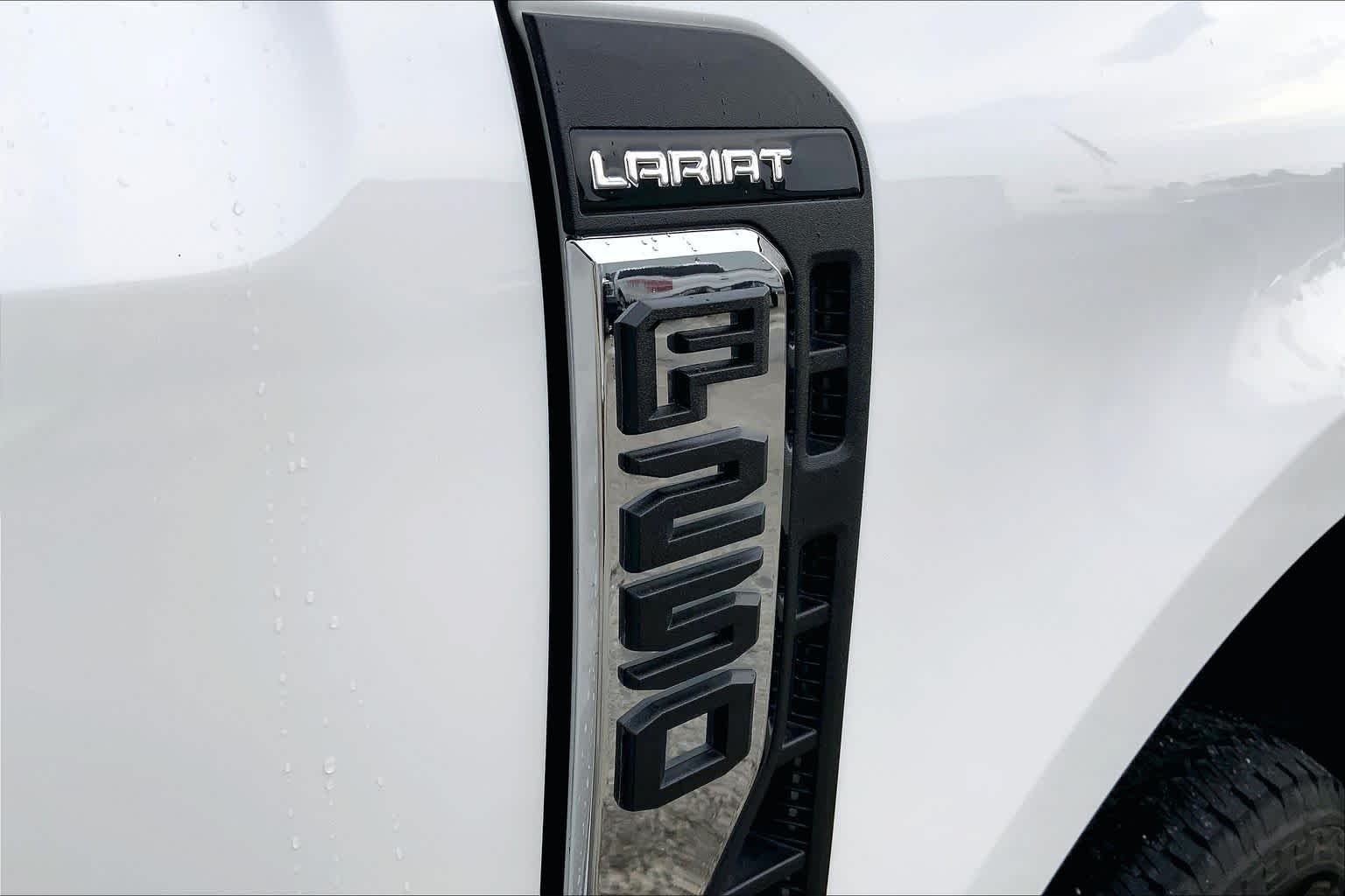 Used 2023 Star White Metallic Tri-Coat Ford F-250 Pickup LARIAT image 29