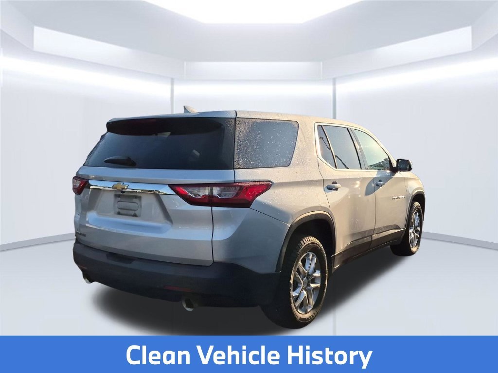 Used 2018 Silver Chevrolet LS image 4