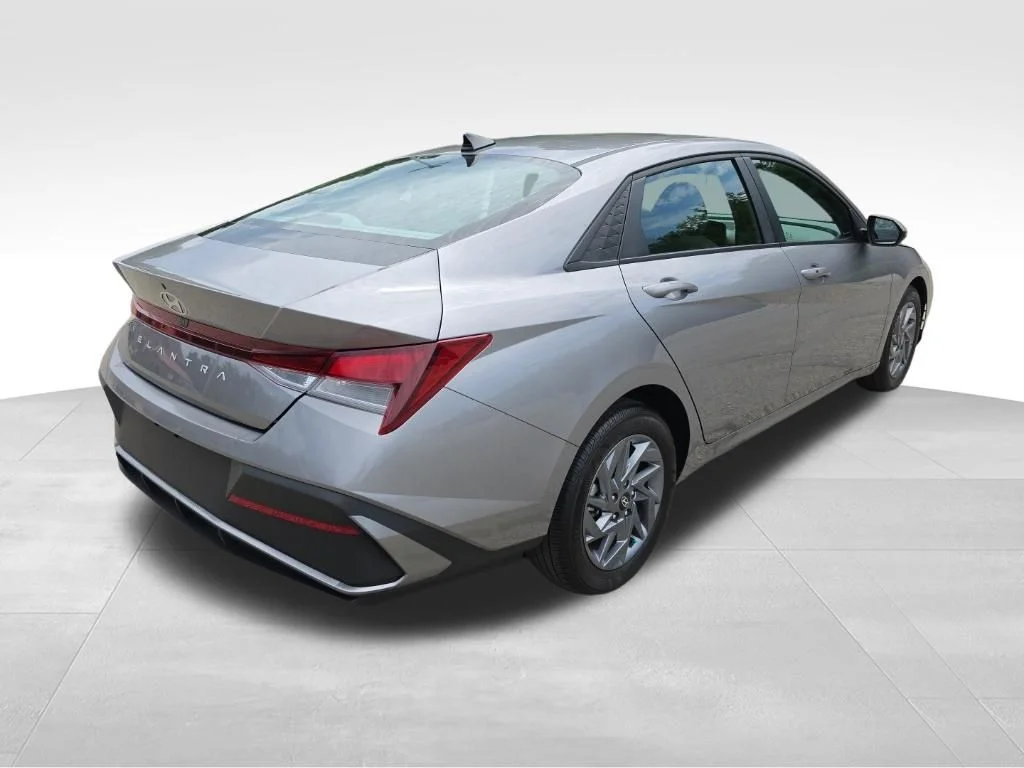 Used 2024 Metal Hyundai SEL image 5