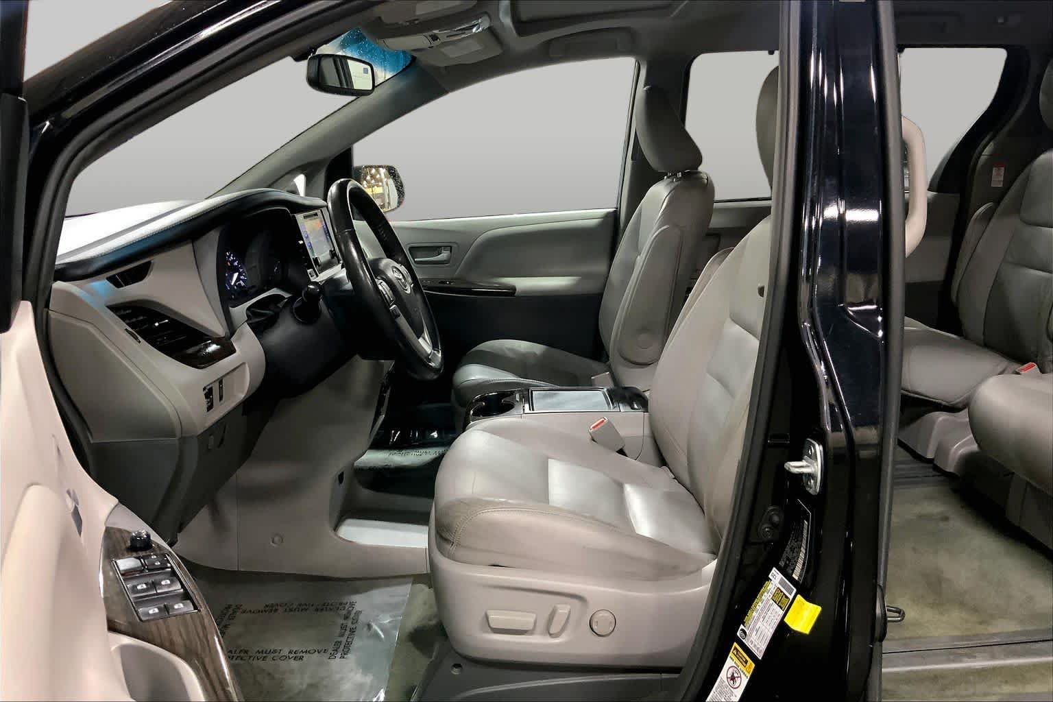 Used 2017 Midnight Black Metallic Toyota XLE Premium image 8