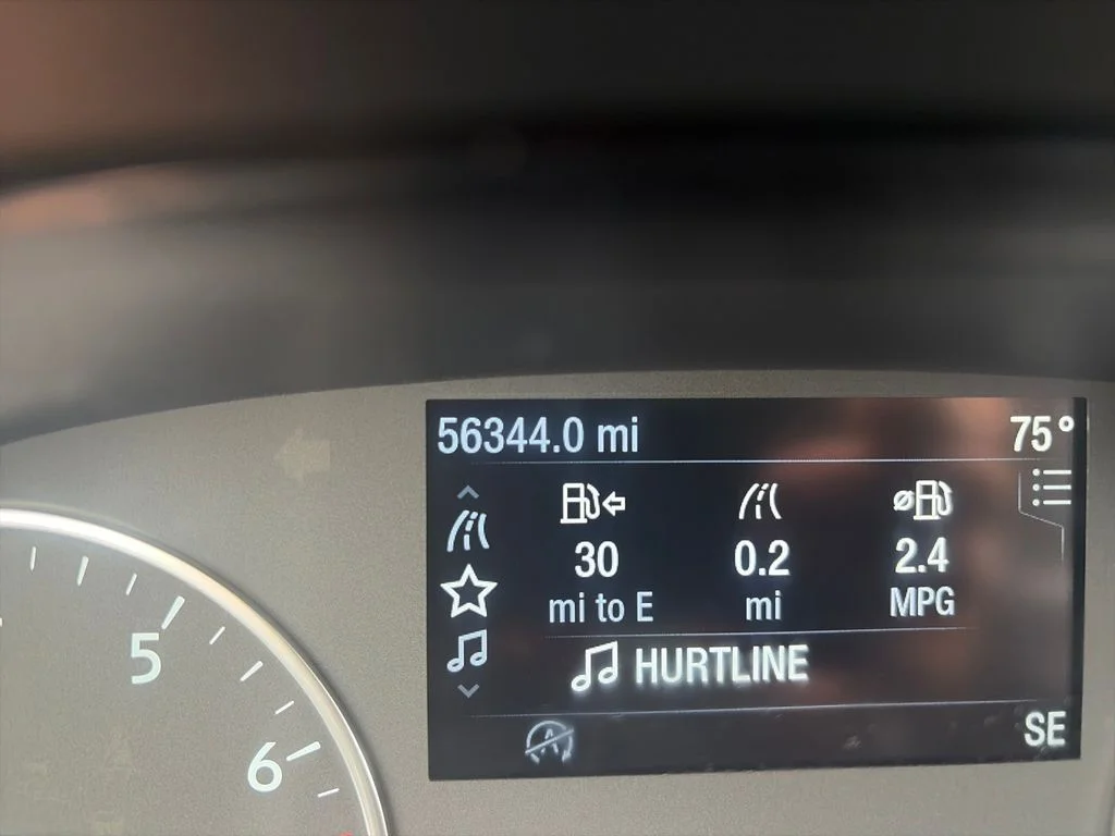 Used 2021 Red Ford SE image 17