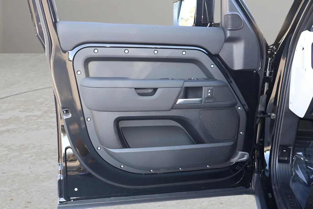 New 2026 Santorini Black Land Rover S image 24