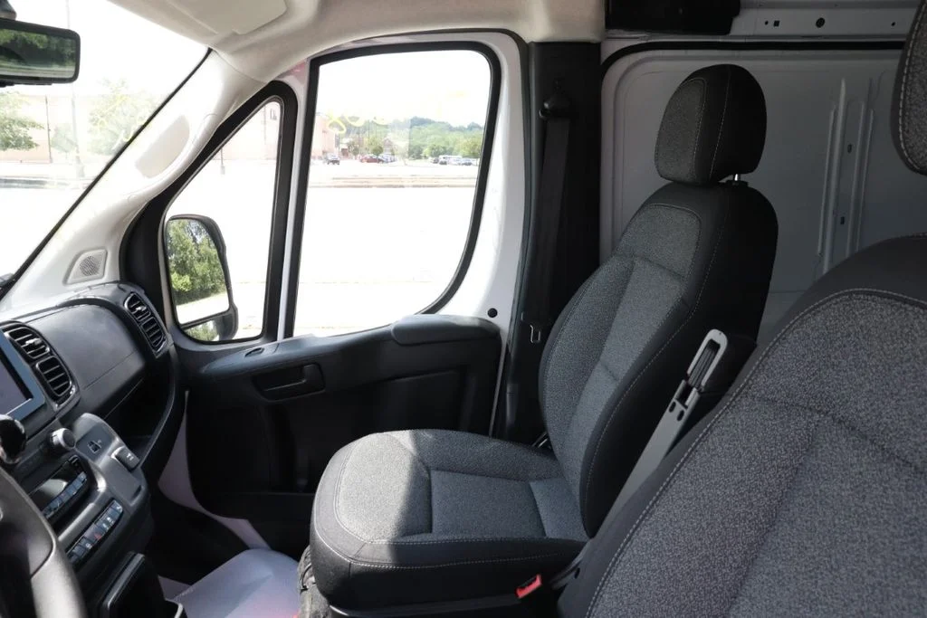 Used 2024 White Ram Base image 15