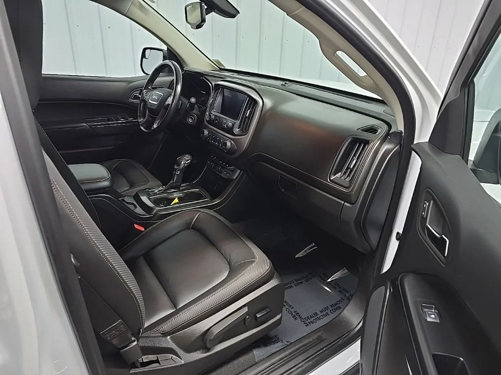 Used 2022 Summit White GMC AT4 w/Leather image 15