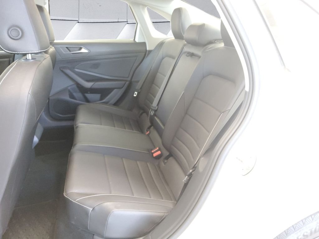 Used 2023  Volkswagen 1.5T SE image 18