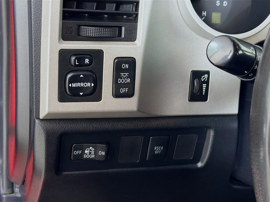Used 2009 Red Toyota SR5 image 11