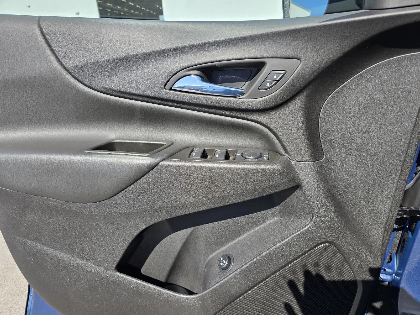 Used 2024 Lakeshore Blue Metallic Chevrolet LT image 12
