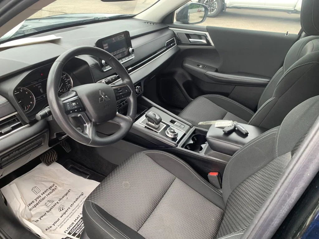 Used 2024  Mitsubishi ES image 11