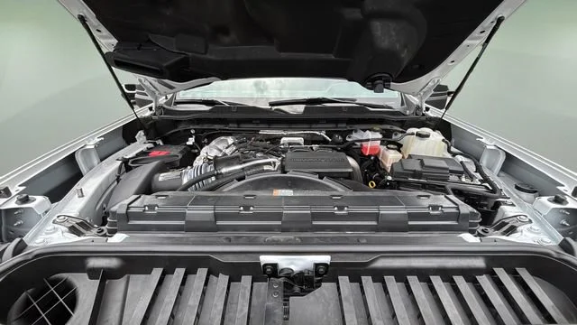 Used 2025 Summit White Chevrolet LT image 33