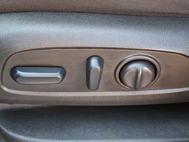 Used 2022 SILVER ICE METALLIC Chevrolet LT image 27