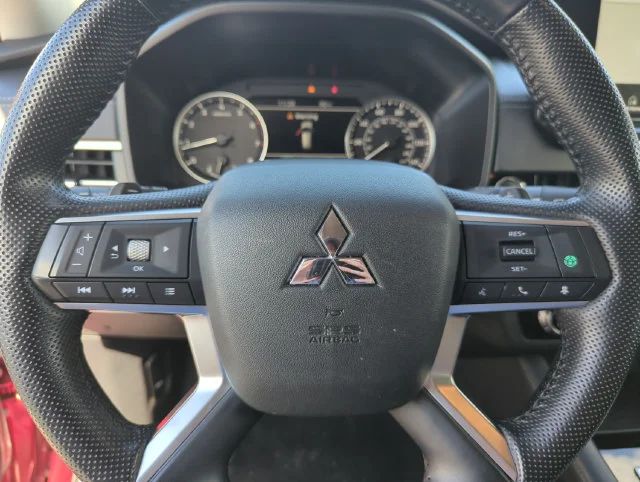 Used 2024  Mitsubishi SE image 44