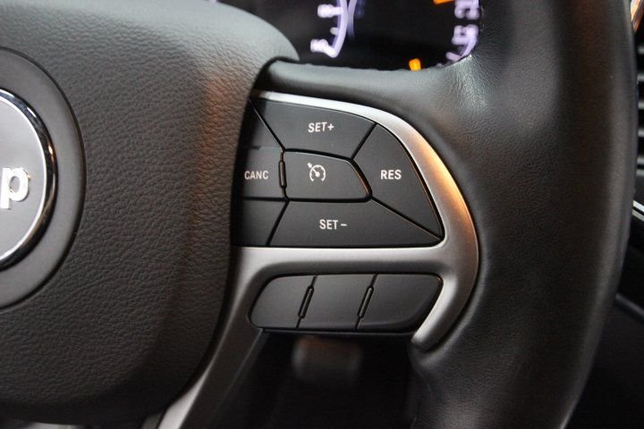 Used 2020 Silver Jeep Limited image 20