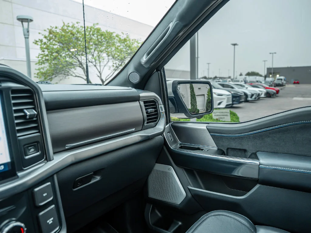 Used 2025 White Metallic Ford Platinum image 30