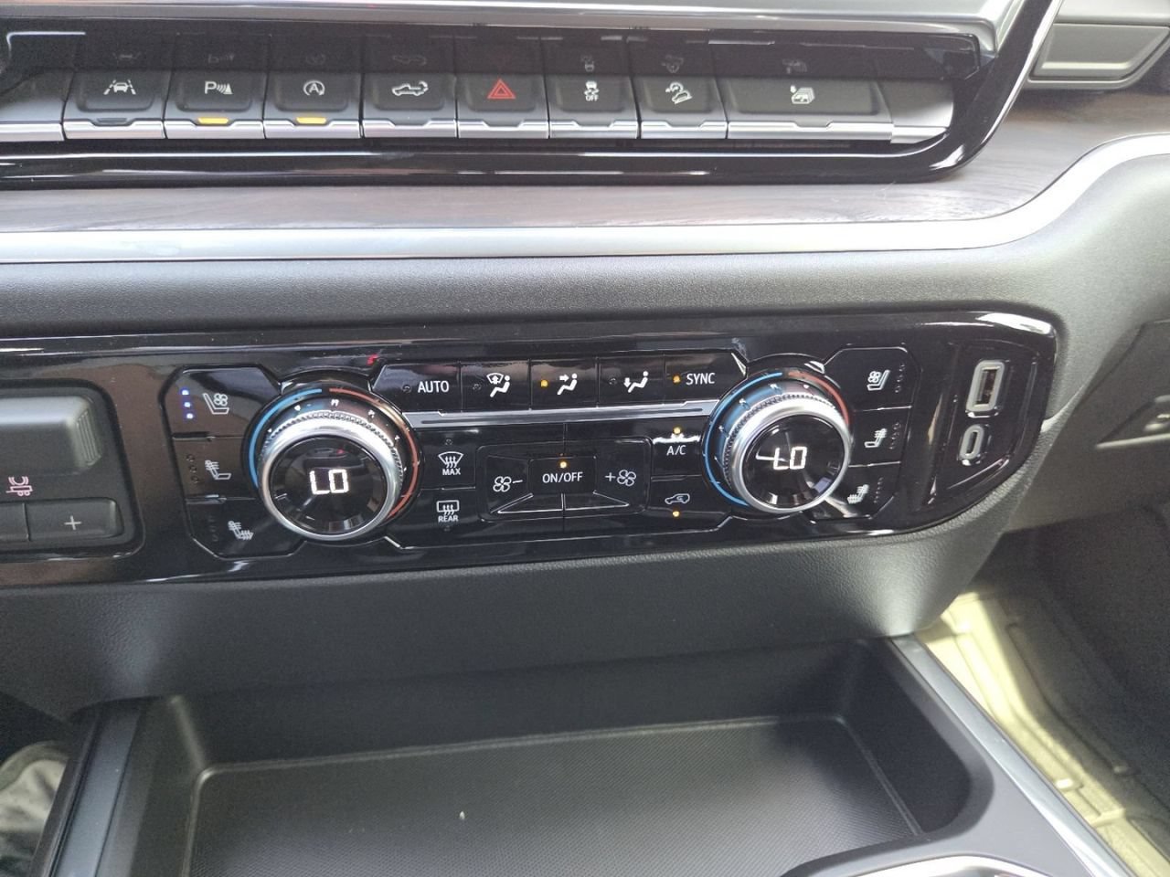 2026 GMC Sierra 1500 SLT - Photo 33