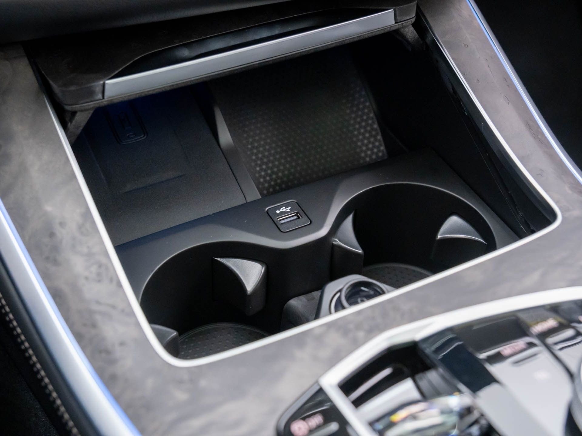 New 2026 Skyscraper Grey Metallic BMW xDrive50e image 29