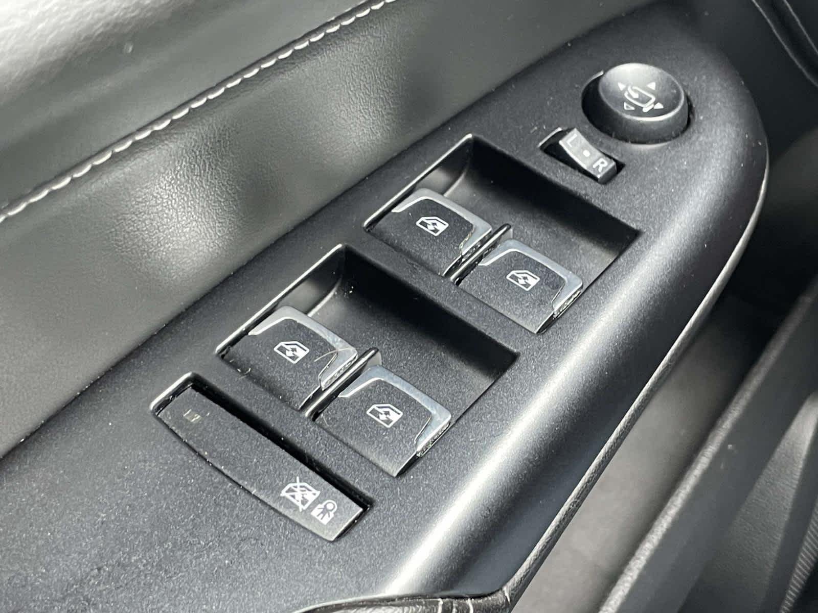 Used 2015 Radiant Silver Metallic Cadillac Luxury Collection image 29