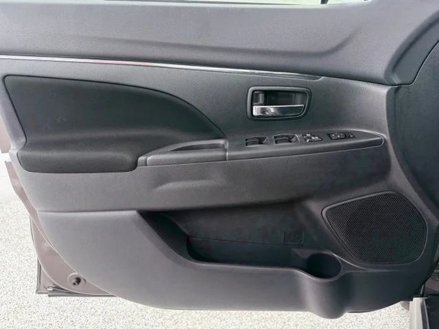 Used 2024  Mitsubishi 2.0 LE image 14