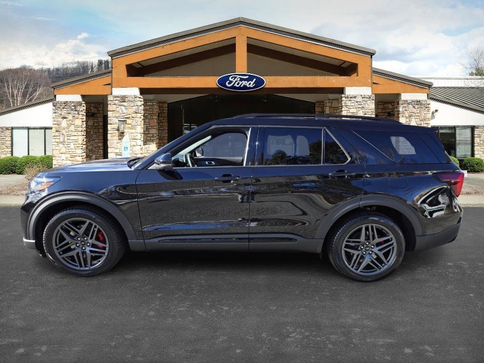 New 2026 Agate Black Metallic Ford ST image 8