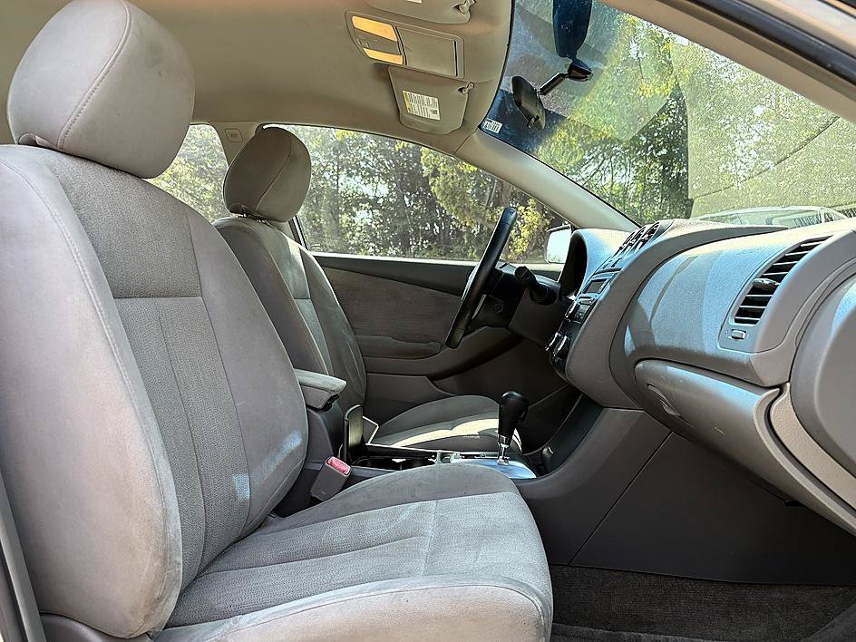 Used 2010 Radiant Silver Metallic Nissan 2.5 S image 11