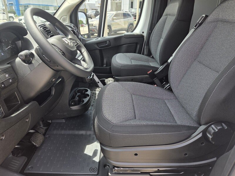 New 2026 Bright White Clear-Coat Exterior Paint RAM TRADESMAN 2500 HIGH ROOF 159" WB W/PASS SEAT image 9