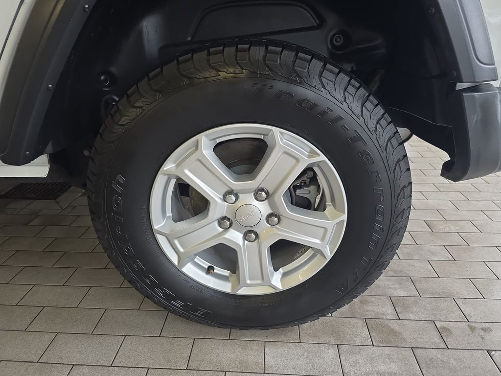 Used 2019 White Jeep Unlimited Sport S image 32