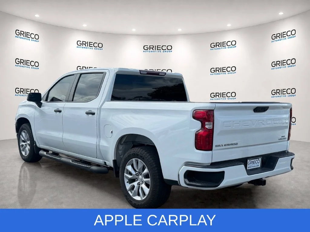 Used 2022 White Chevrolet Custom image 5