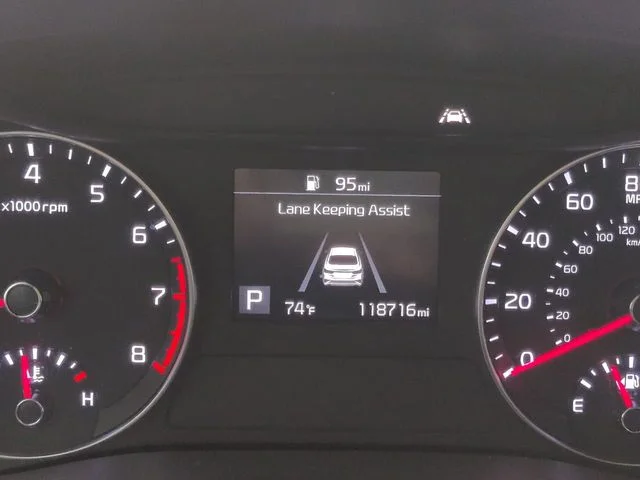 Used 2021 White Kia LXS image 24