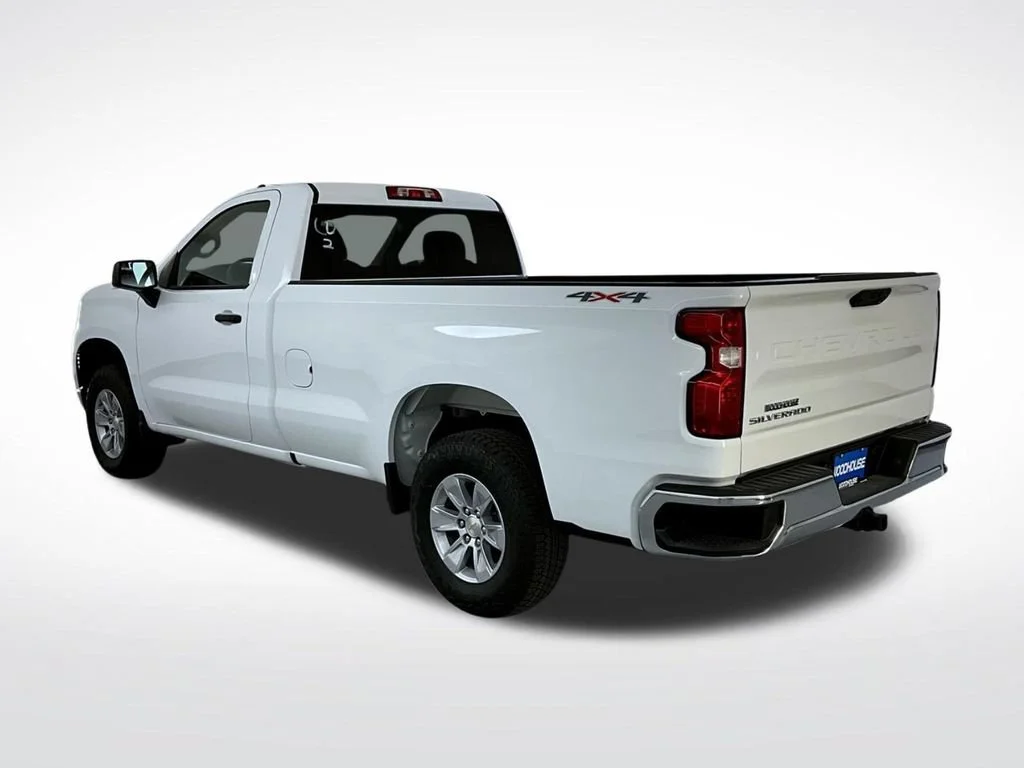 New 2026 Summit White Chevrolet WT image 9