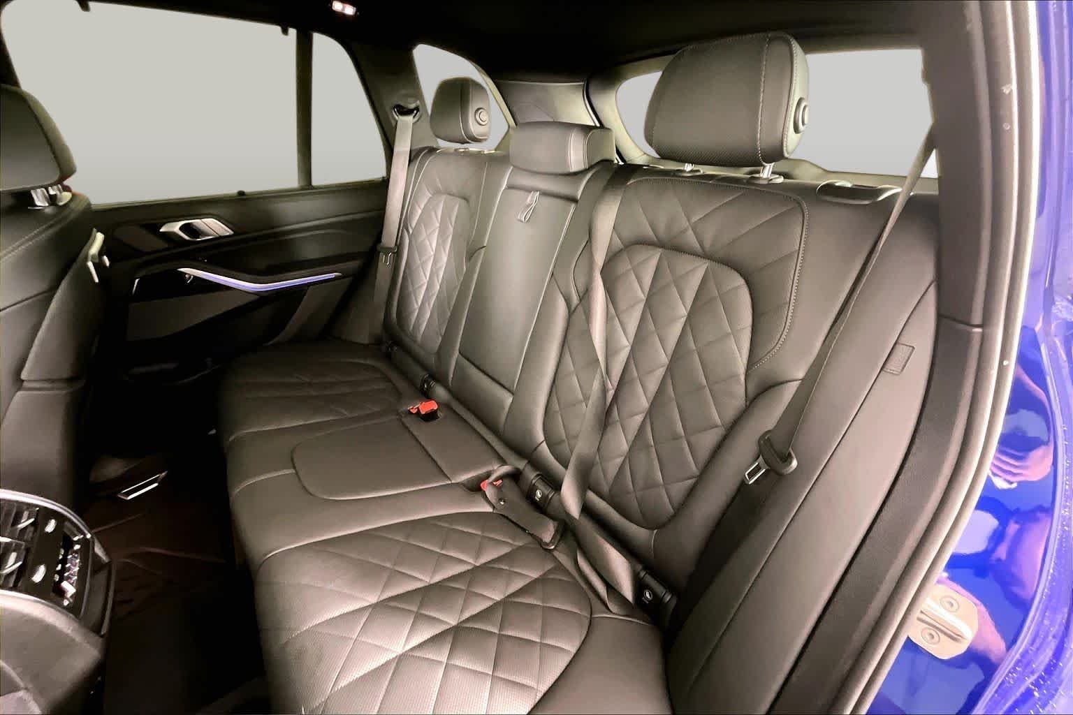 Used 2025 Marina Bay Blue Metallic BMW M60i image 19