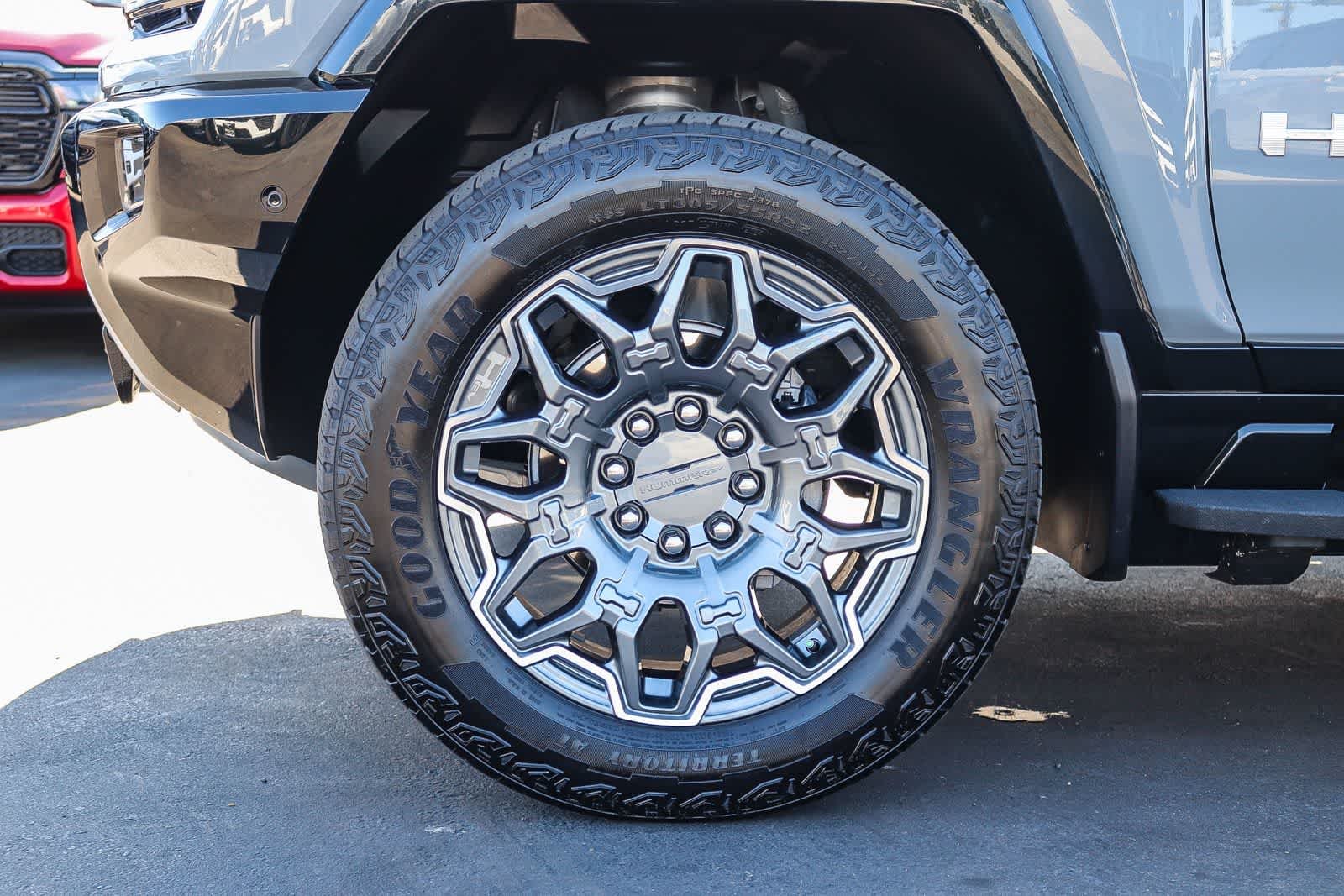 Used 2025 Meteorite Metallic (Grey) GMC 3X image 10