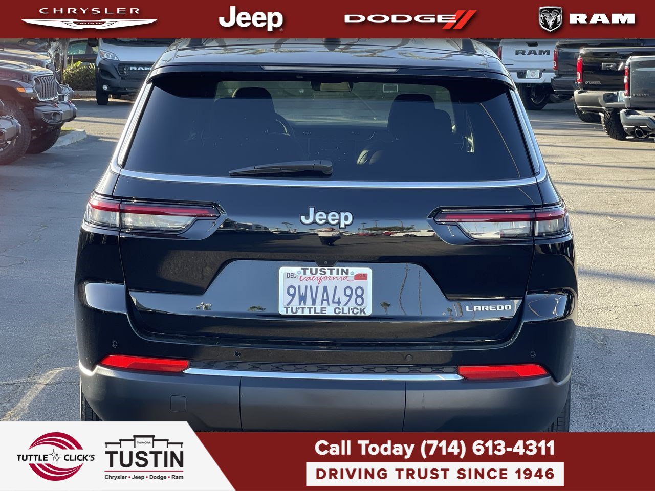 Used 2025 Diamond Black Crystal Pearlcoat Jeep Laredo image 7