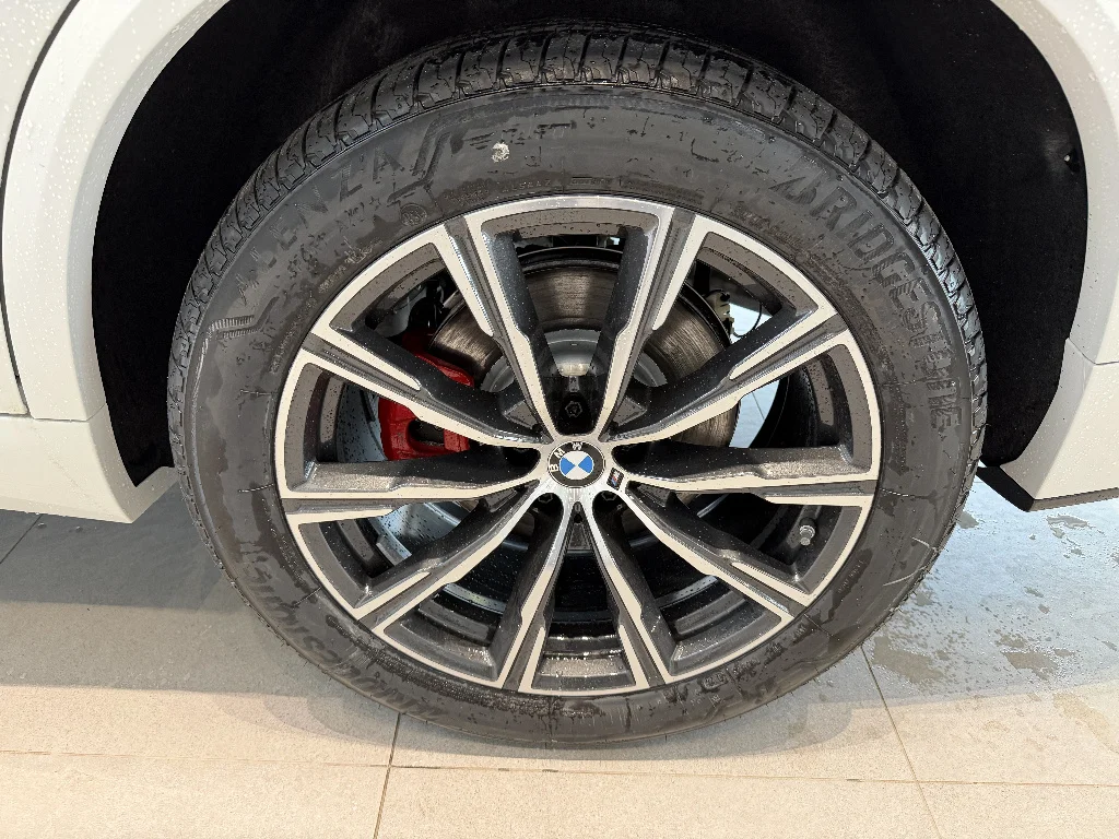 New 2026 Mineral White Metallic BMW xDrive40i image 7