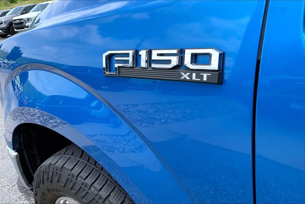 Used 2019 Blue Ford XLT image 4