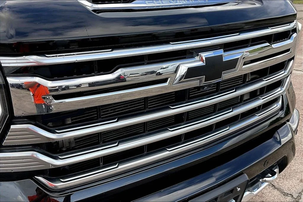 Used 2024 Black Chevrolet High Country DRW image 34