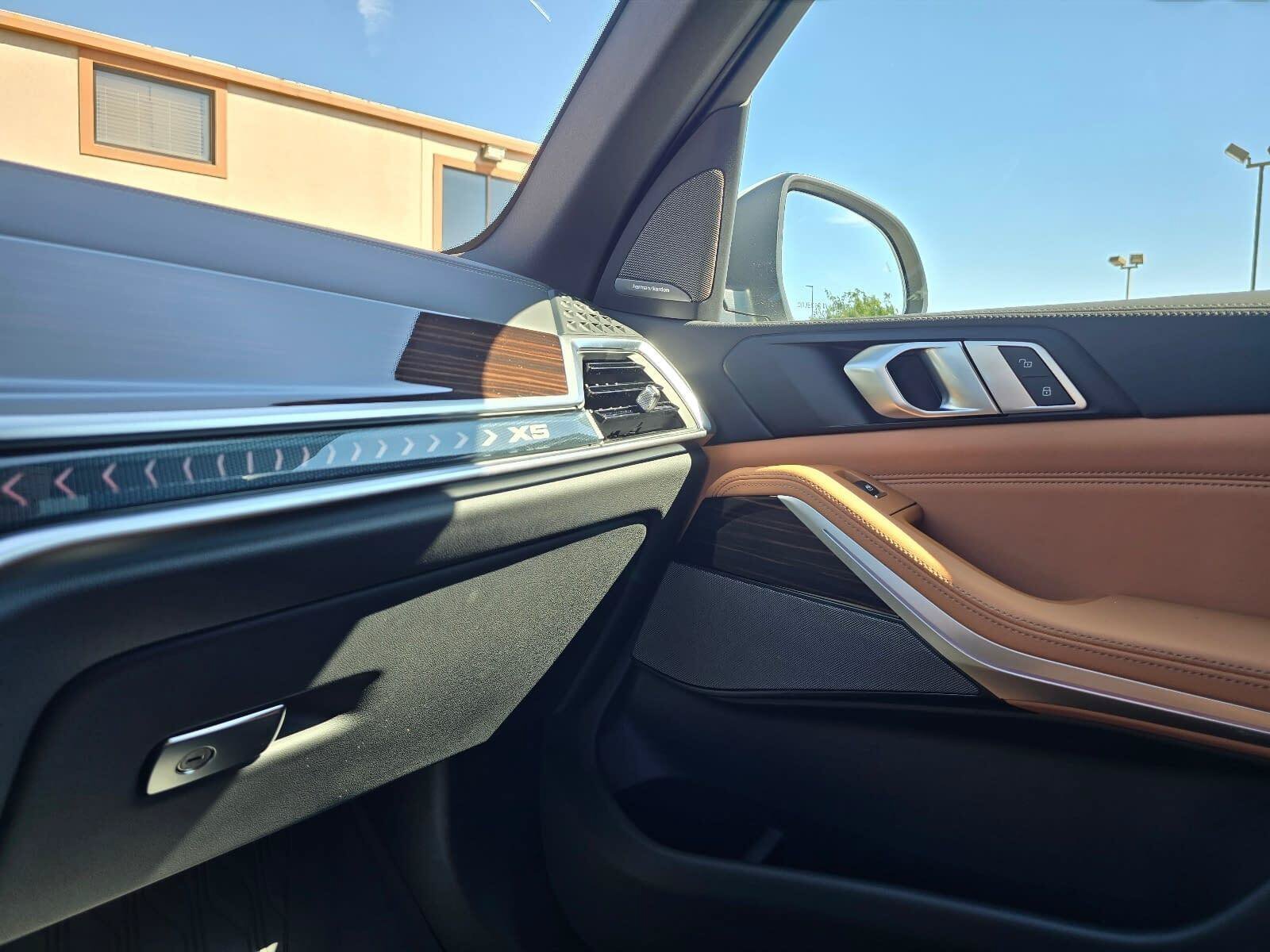 New 2026 Mineral White Metallic BMW xDrive50e image 26