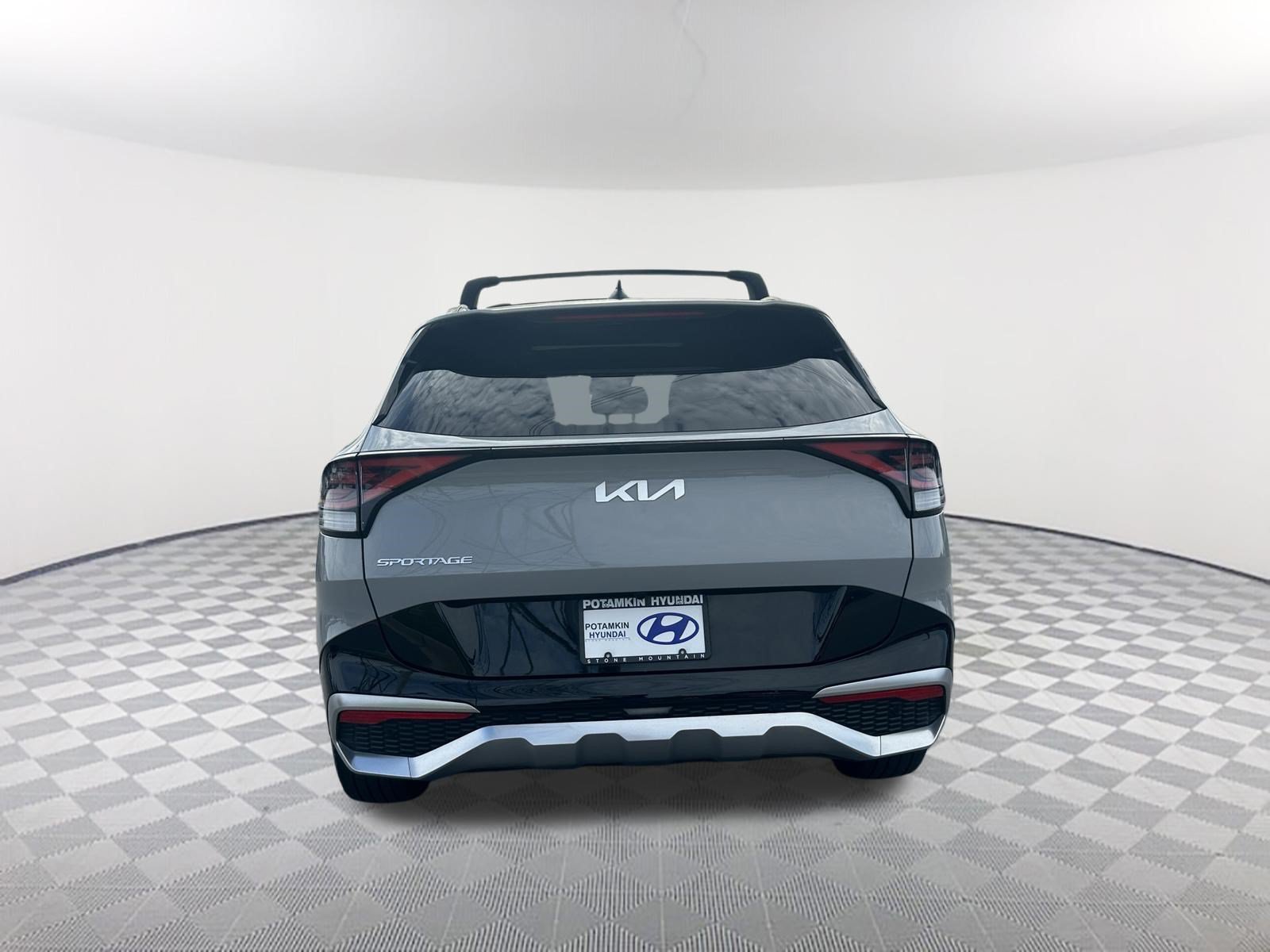 Used 2023 Wolf Gray Kia SX-Prestige image 6