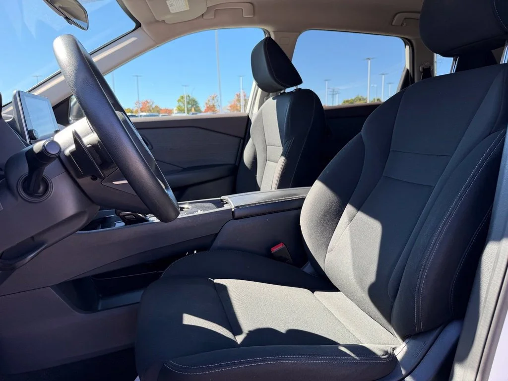 Used 2023 Glacier White Nissan S image 24