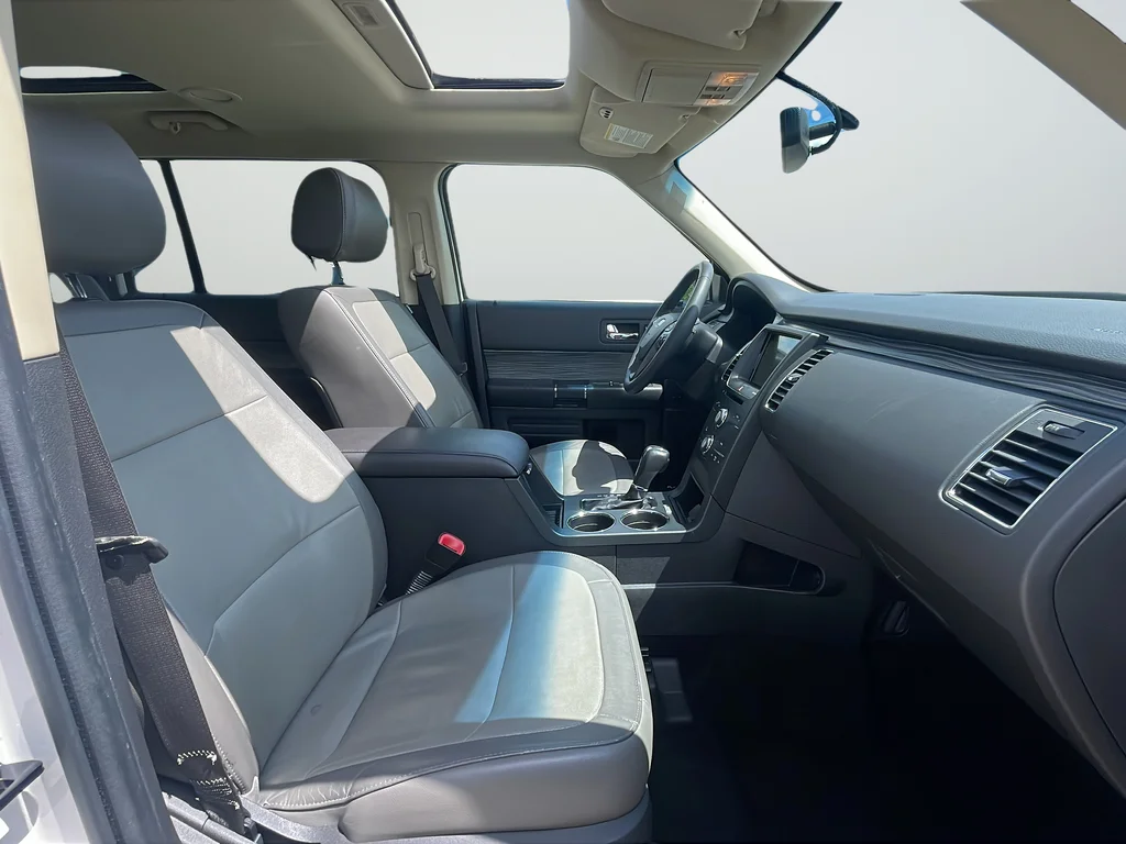 Used 2019 White Ford SEL image 26