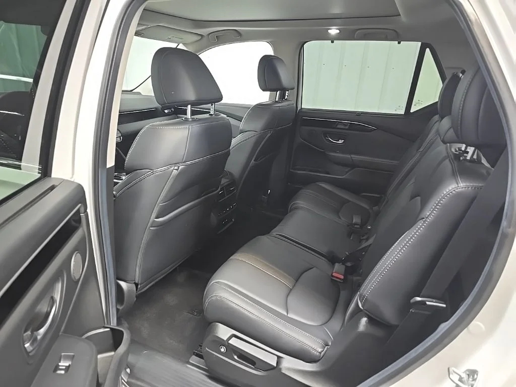 Used 2025 Platinum White Pearl Honda Touring image 32