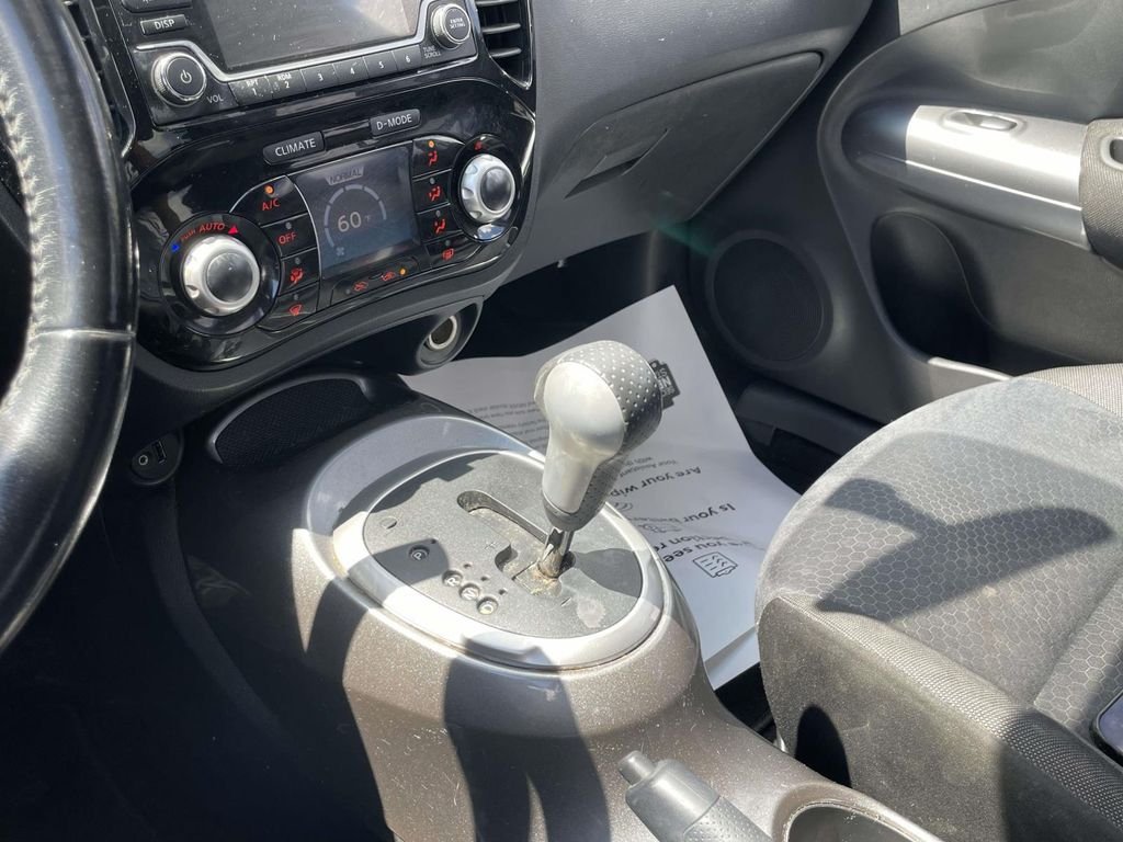 Used 2015 Silver Nissan SV image 30