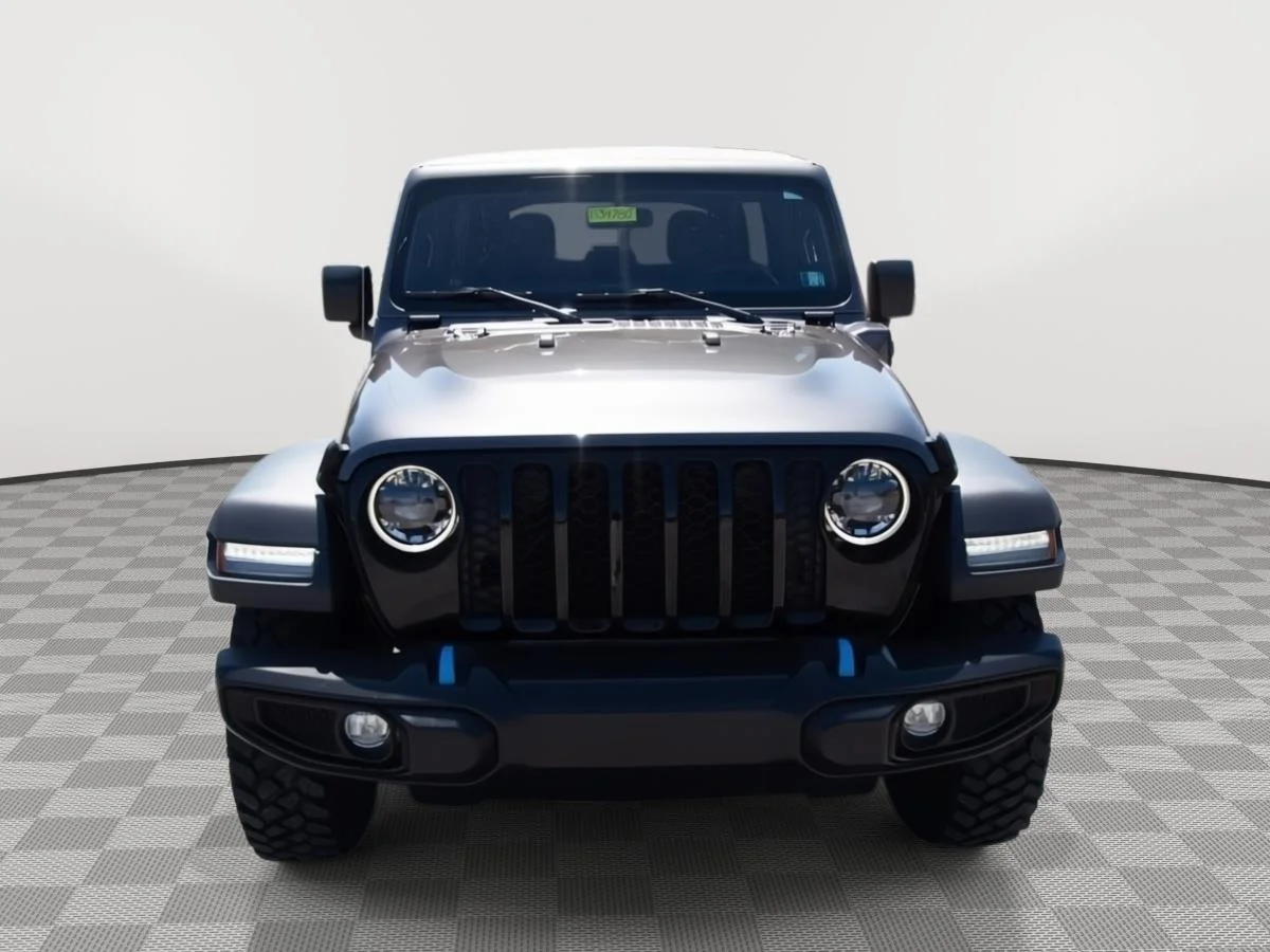 Used 2023 Granite Crystal Metallic Clearcoat Jeep SW image 2