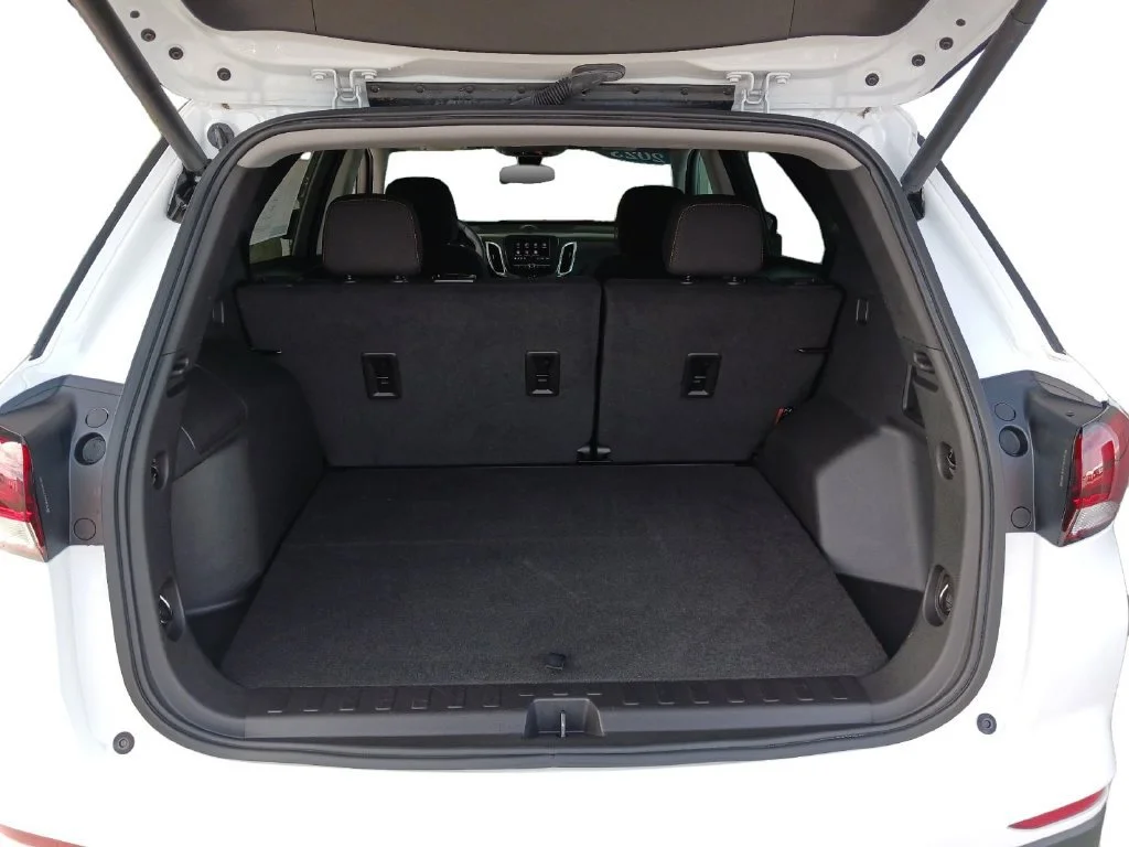 Used 2023 SUMMIT WHITE Chevrolet LT image 13