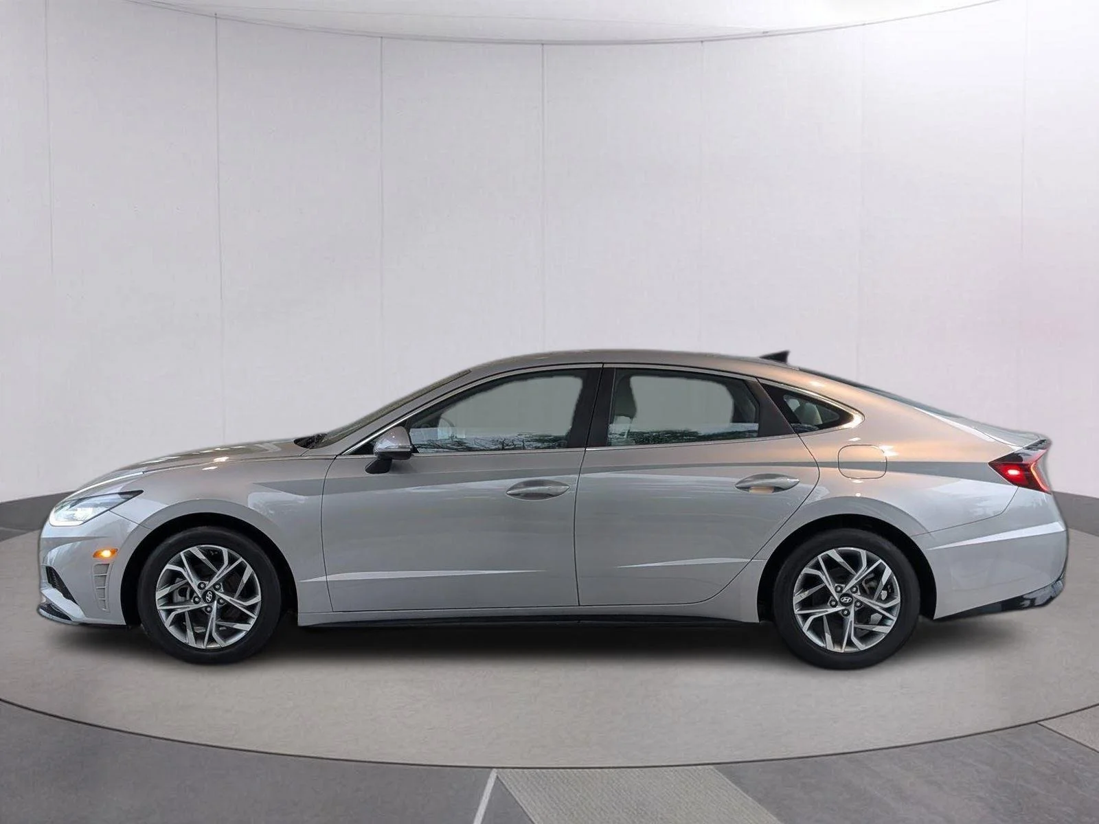 Used 2023 Curated Silver Hyundai SEL image 2