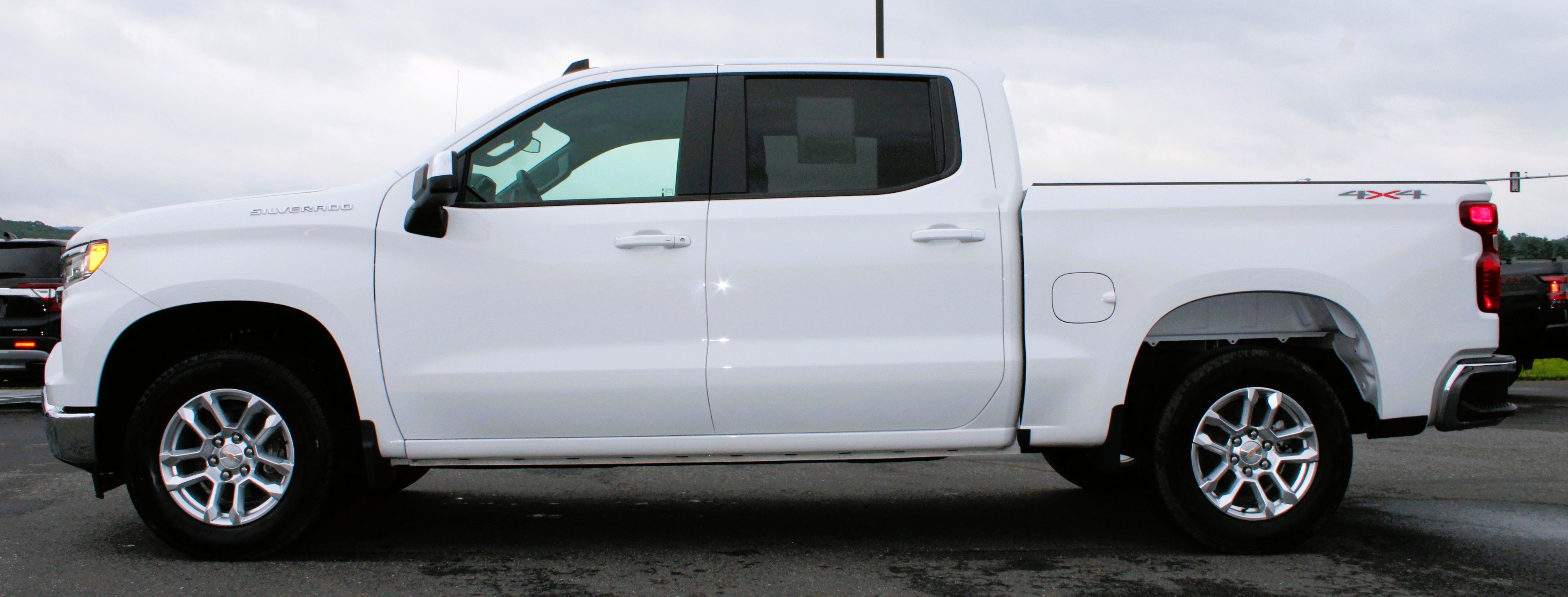 Used 2025 Summit White Chevrolet LT image 13