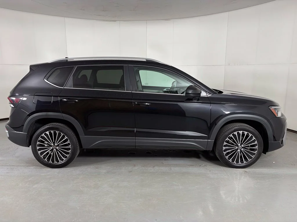 Used 2025 Black Volkswagen 1.5T SE image 9