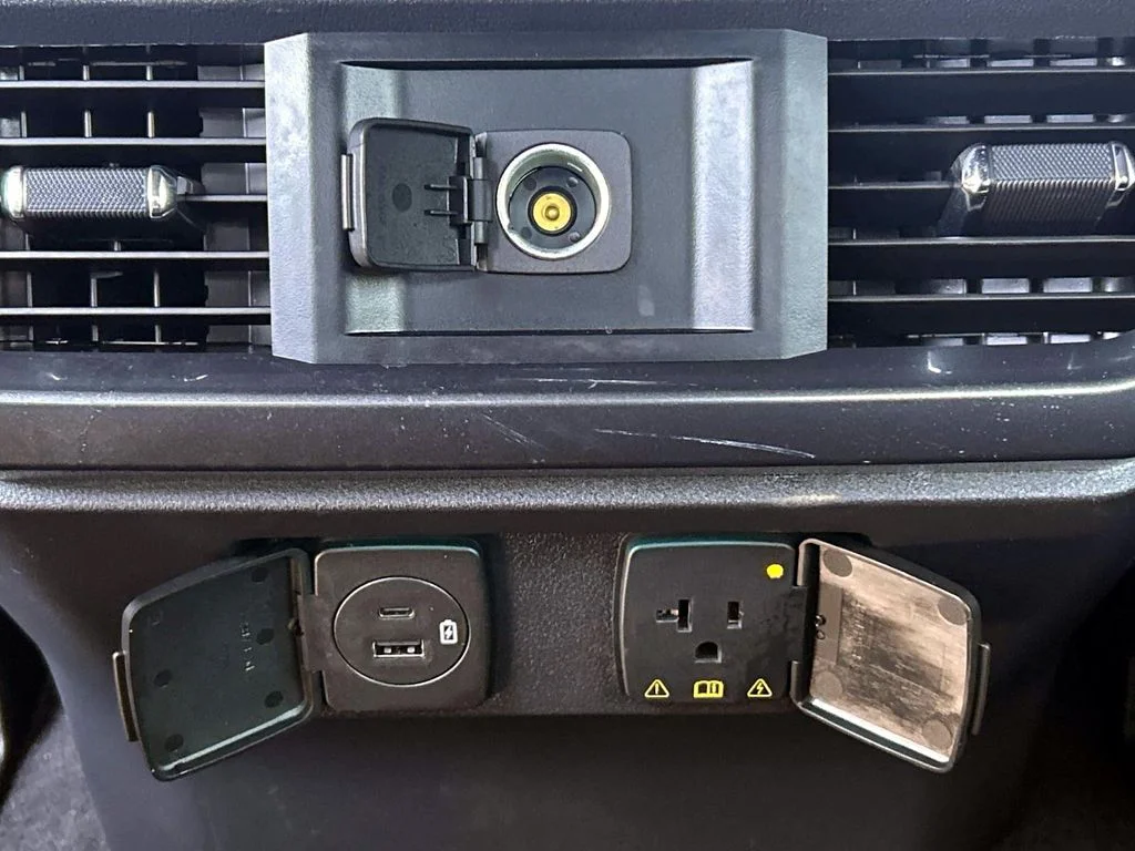 Used 2023 Black Metallic Ford XLT image 18