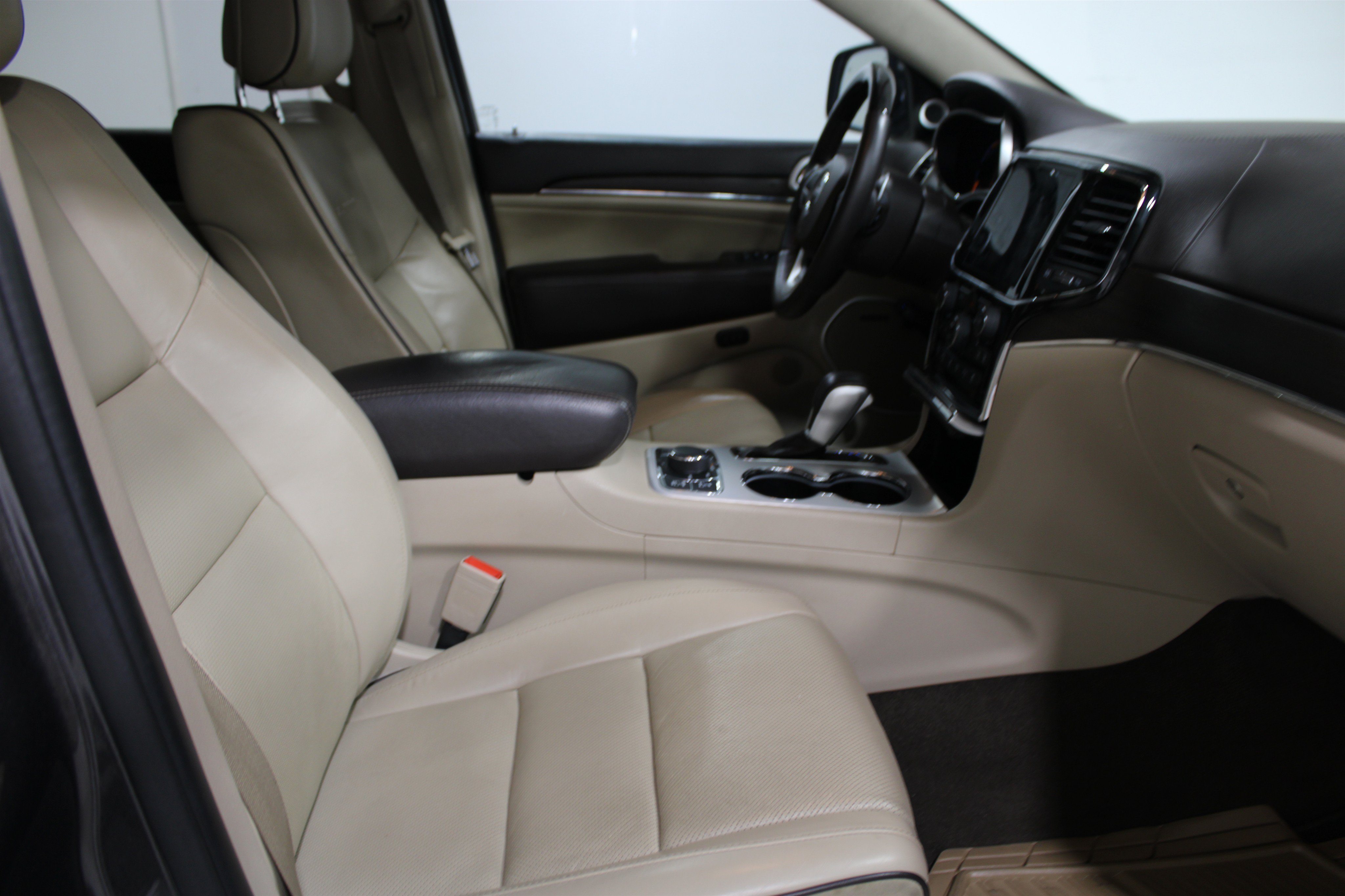 Used 2021 Granite Crystal Metallic Clearcoat Jeep Summit image 24