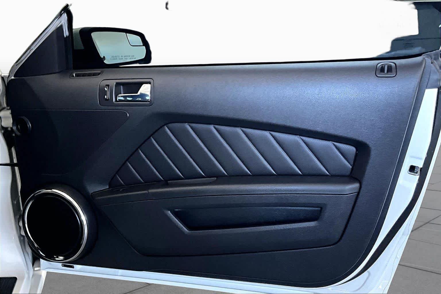Used 2013 Performance White Ford GT Premium image 19