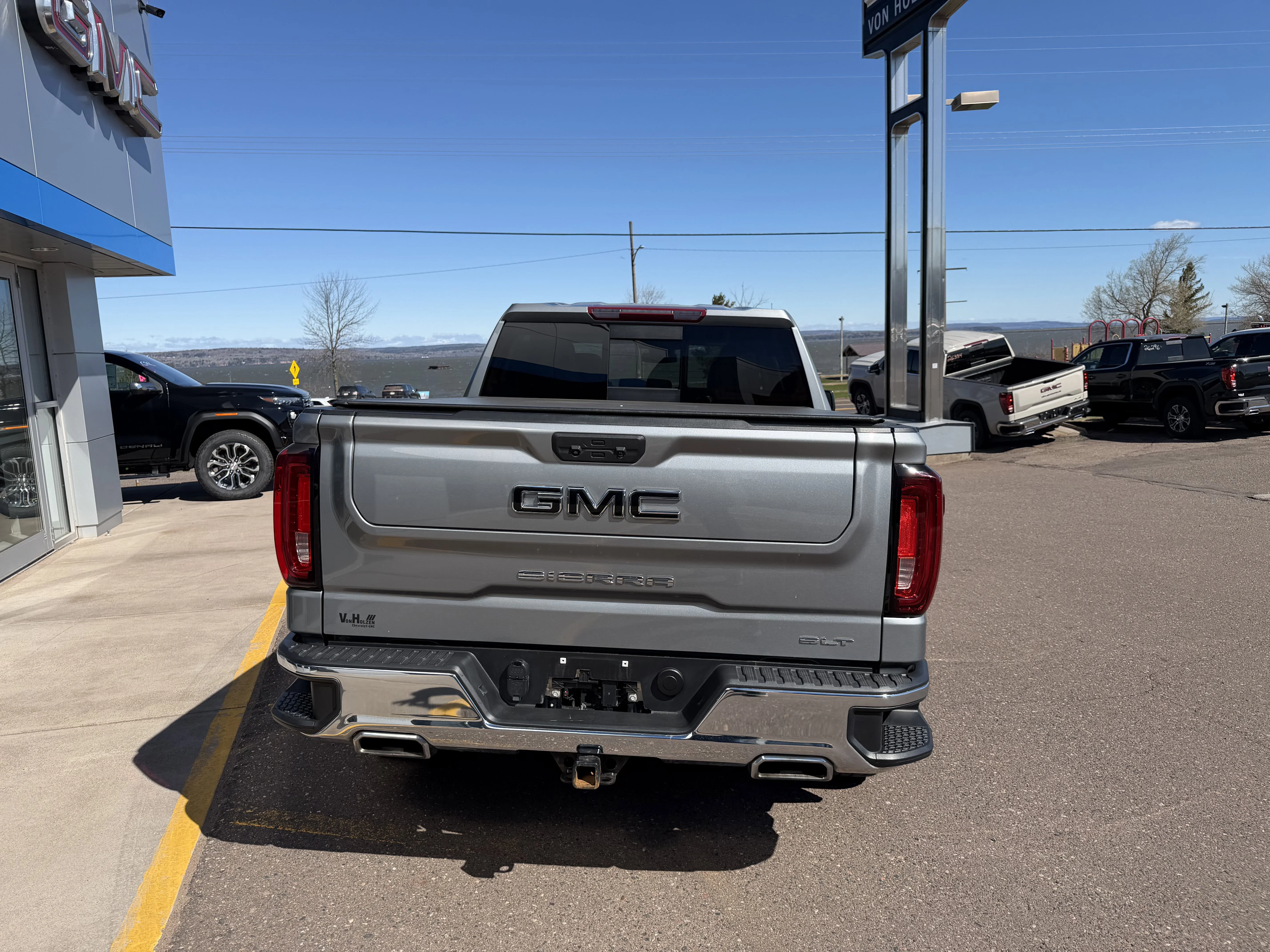 Used 2024 Sterling Metallic GMC SLT image 4